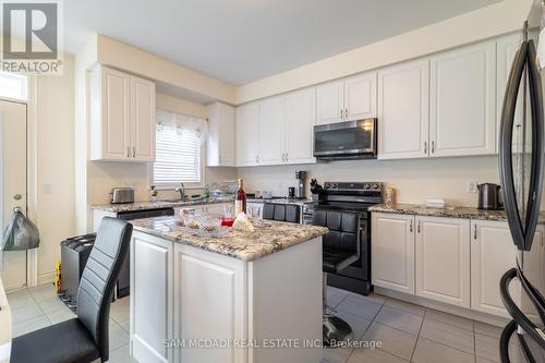 19 Conductor Avenue, Whitchurch-Stouffville, ON - Indoor Photo Showing Kitchen