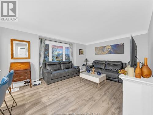 1127 Glidden, Windsor, ON - Indoor Photo Showing Living Room