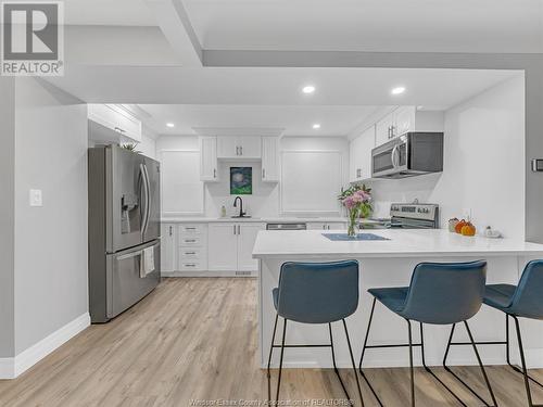 1127 Glidden, Windsor, ON - Indoor Photo Showing Kitchen With Upgraded Kitchen