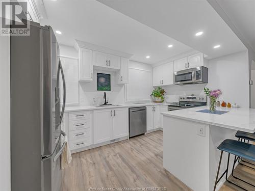 1127 Glidden, Windsor, ON - Indoor Photo Showing Kitchen With Upgraded Kitchen