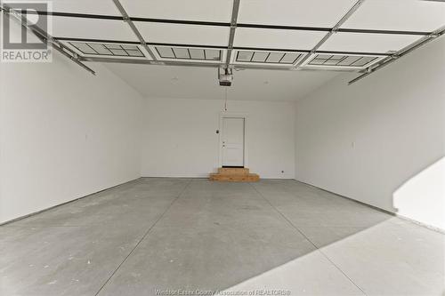 3255 Tullio Drive, Lasalle, ON - Indoor Photo Showing Garage