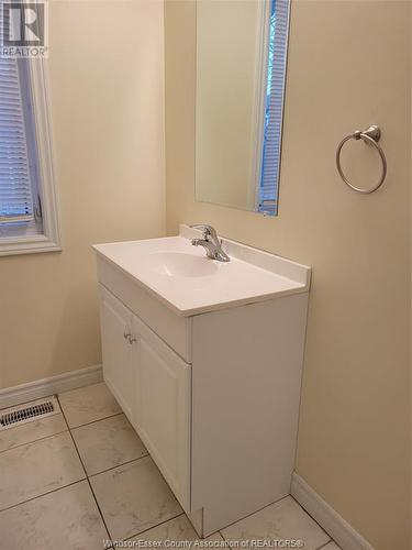 386 Louis Unit# Rear, Windsor, ON - Indoor Photo Showing Bathroom