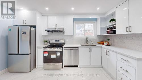 32 Markhaven Road, Markham, ON - Indoor Photo Showing Kitchen