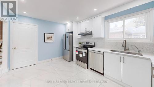 32 Markhaven Road, Markham, ON - Indoor Photo Showing Kitchen