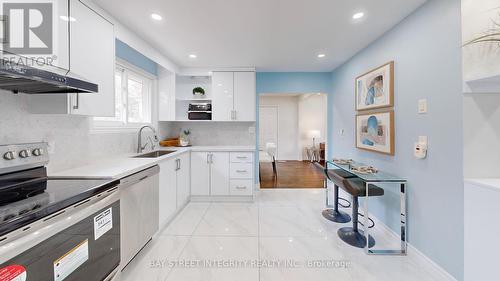 32 Markhaven Road, Markham, ON - Indoor Photo Showing Kitchen