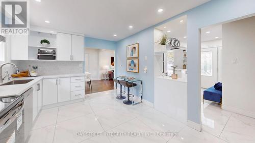 32 Markhaven Road, Markham, ON - Indoor Photo Showing Kitchen With Upgraded Kitchen