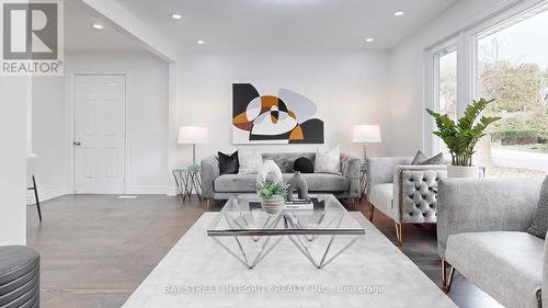 32 Markhaven Road, Markham, ON - Indoor Photo Showing Living Room