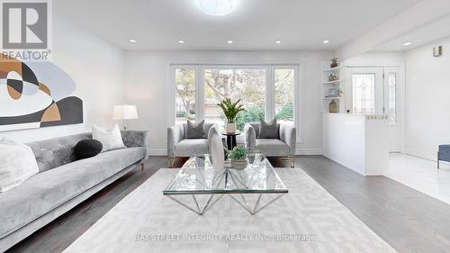 32 Markhaven Road, Markham, ON - Indoor Photo Showing Living Room