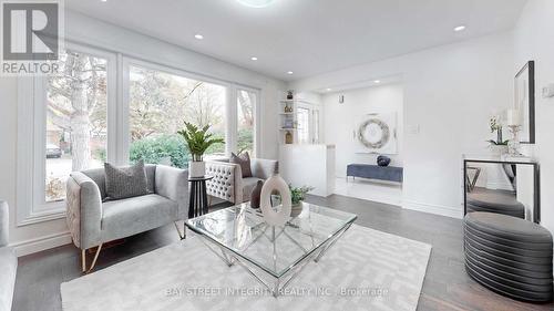 32 Markhaven Road, Markham, ON - Indoor Photo Showing Living Room