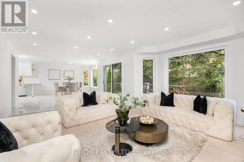 106 Hidden Trail Avenue, Richmond Hill, ON - Indoor Photo Showing Living Room