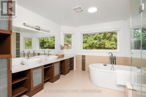 106 Hidden Trail Avenue, Richmond Hill, ON - Indoor Photo Showing Bathroom