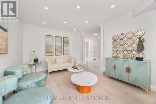 106 Hidden Trail Avenue, Richmond Hill, ON - Indoor Photo Showing Living Room