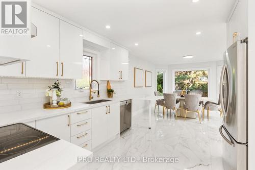 106 Hidden Trail Avenue, Richmond Hill, ON - Indoor Photo Showing Kitchen With Upgraded Kitchen