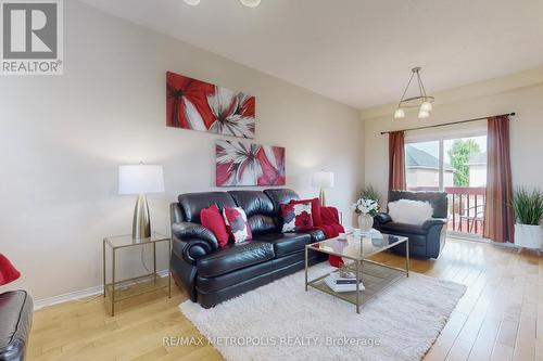 6579 Jazzy Mews, Mississauga, ON - Indoor Photo Showing Living Room