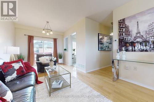 6579 Jazzy Mews, Mississauga, ON - Indoor Photo Showing Living Room