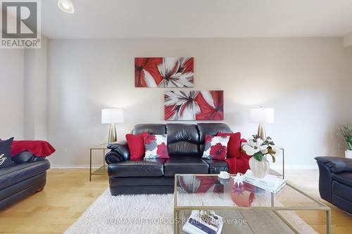 6579 Jazzy Mews, Mississauga, ON - Indoor Photo Showing Living Room