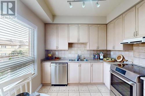 6579 Jazzy Mews, Mississauga, ON - Indoor Photo Showing Kitchen With Double Sink