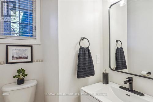 4880 Verdi Street, Burlington, ON - Indoor Photo Showing Bathroom