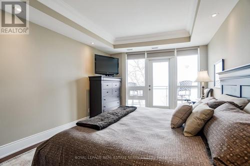 327 - 3500 Lakeshore Road W, Oakville, ON - Indoor Photo Showing Bedroom