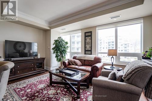 327 - 3500 Lakeshore Road W, Oakville, ON - Indoor Photo Showing Living Room