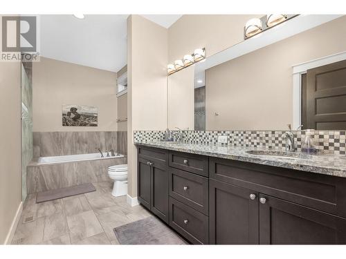 3916 Desert Drive, Vernon, BC - Indoor Photo Showing Bathroom