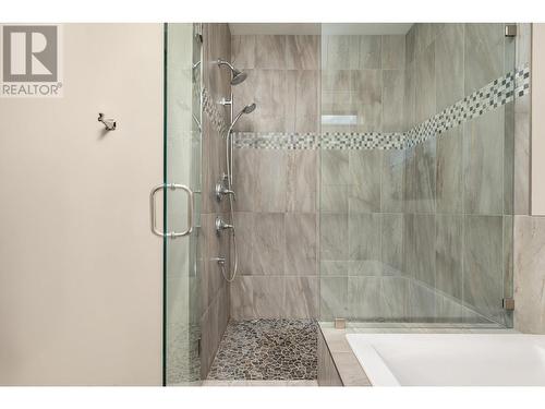 3916 Desert Drive, Vernon, BC - Indoor Photo Showing Bathroom