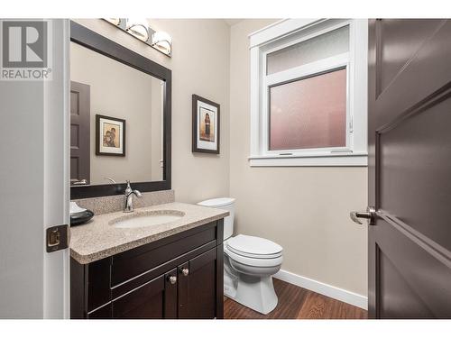 3916 Desert Drive, Vernon, BC - Indoor Photo Showing Bathroom