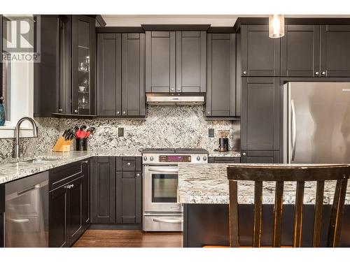 3916 Desert Drive, Vernon, BC - Indoor Photo Showing Kitchen With Stainless Steel Kitchen With Upgraded Kitchen