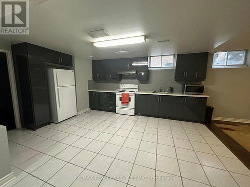 24 Brinkley Drive, Brampton, ON - Indoor Photo Showing Kitchen