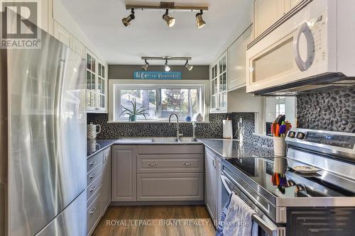 9 Alma Street, Brantford, ON - Indoor Photo Showing Kitchen With Upgraded Kitchen