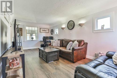 9 Alma Street, Brantford, ON - Indoor Photo Showing Living Room