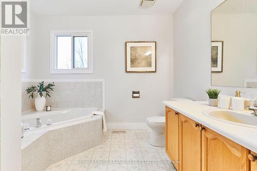 920 Royal Orchard Drive, Oshawa (Pinecrest), ON - Indoor Photo Showing Bathroom