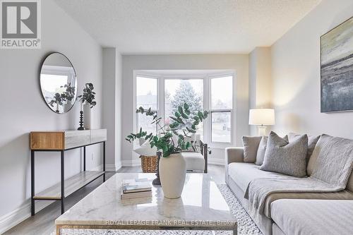 920 Royal Orchard Drive, Oshawa (Pinecrest), ON - Indoor Photo Showing Living Room