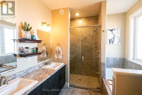 36 Vertis Court, Belleville, ON - Indoor Photo Showing Bathroom