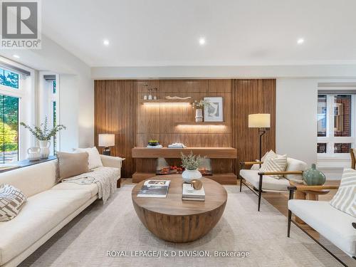 79 Chudleigh Avenue, Toronto, ON - Indoor Photo Showing Living Room