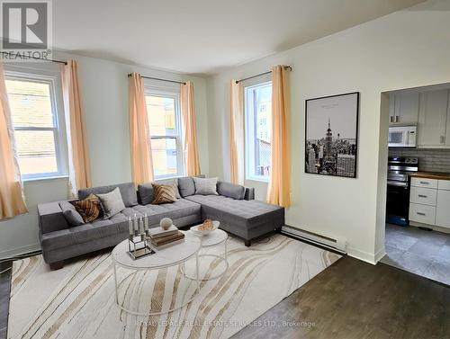 1 - 118 Pembroke Street, Toronto, ON - Indoor Photo Showing Living Room