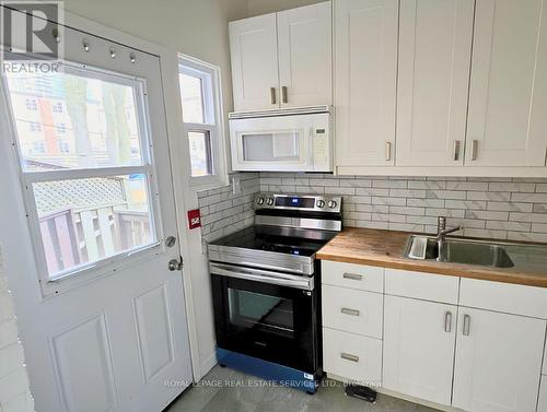 1 - 118 Pembroke Street, Toronto, ON - Indoor Photo Showing Kitchen