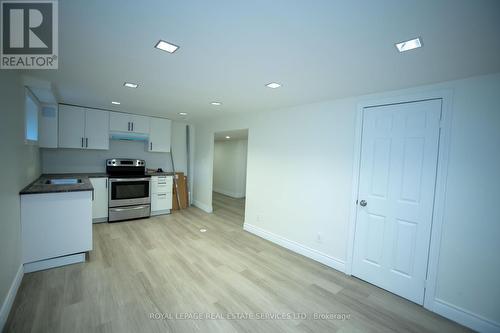 Lower - 521 Wildwood Drive, Oakville, ON - Indoor Photo Showing Kitchen