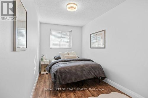 4 - 241 Limeridge Road W, Hamilton, ON - Indoor Photo Showing Bedroom