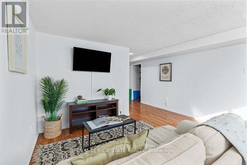 4 - 241 Limeridge Road W, Hamilton, ON - Indoor Photo Showing Living Room