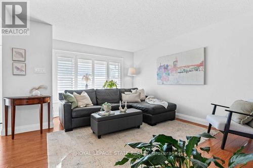 4 - 241 Limeridge Road W, Hamilton, ON - Indoor Photo Showing Living Room