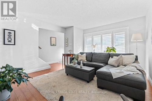 4 - 241 Limeridge Road W, Hamilton, ON - Indoor Photo Showing Living Room