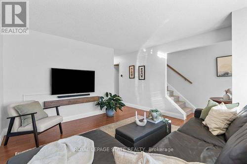 4 - 241 Limeridge Road W, Hamilton, ON - Indoor Photo Showing Living Room