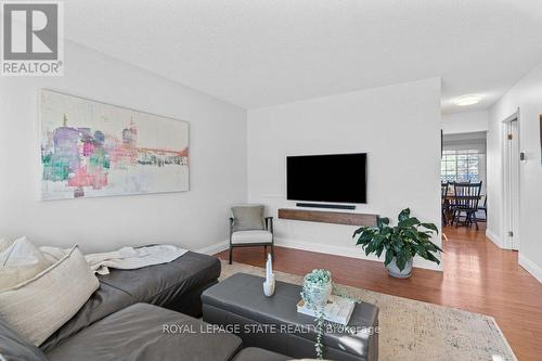 4 - 241 Limeridge Road W, Hamilton, ON - Indoor Photo Showing Living Room