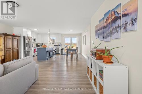 A - 155 Sienna Avenue, Belleville, ON - Indoor Photo Showing Living Room