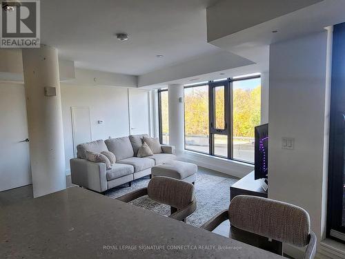 214 - 160 Kingsway Crescent, Toronto, ON - Indoor Photo Showing Living Room