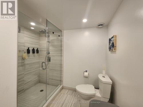 214 - 160 Kingsway Crescent, Toronto, ON - Indoor Photo Showing Bathroom