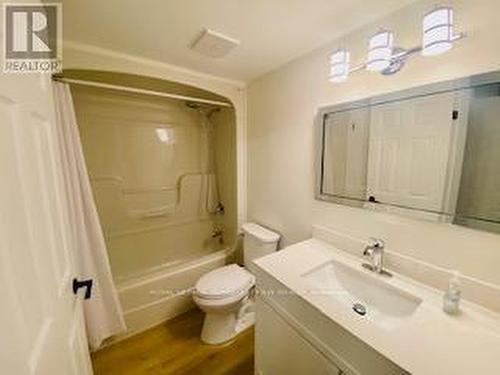 109 - 2040 Cleaver Avenue, Burlington, ON - Indoor Photo Showing Bathroom