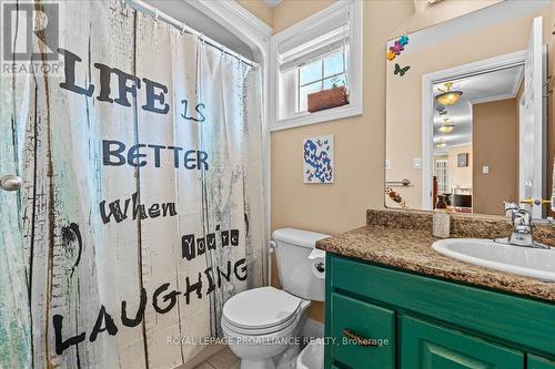 14 Marchmont Place, Belleville, ON - Indoor Photo Showing Bathroom