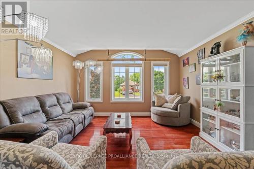 14 Marchmont Place, Belleville, ON - Indoor Photo Showing Living Room